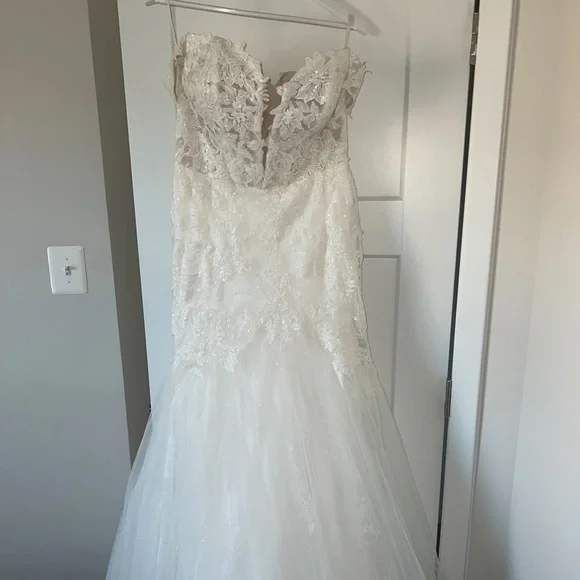 Justin Alexander Wedding Dress - Picture 2 of 6